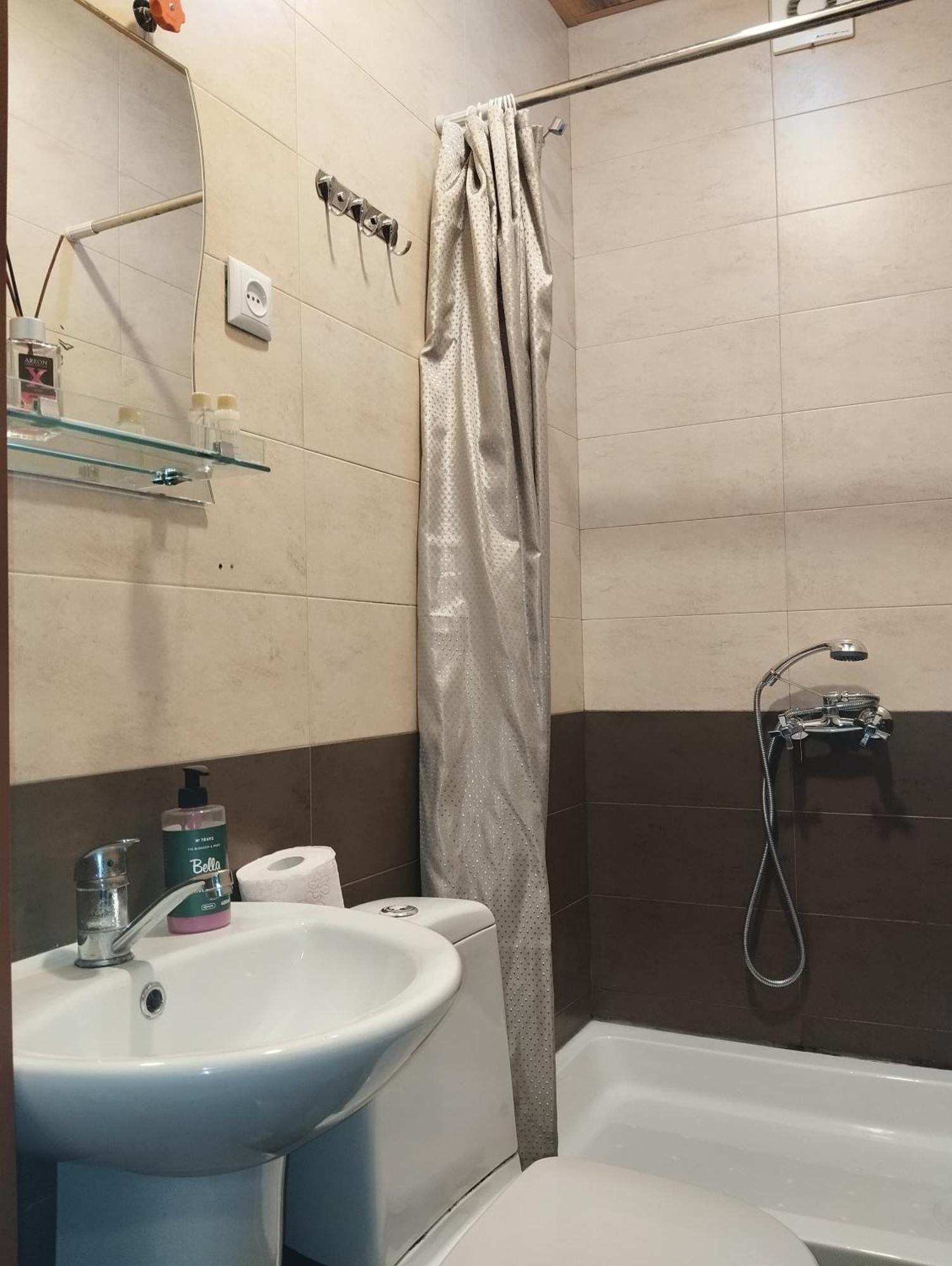 Wine O'Clock Hotel Тбилиси Екстериор снимка