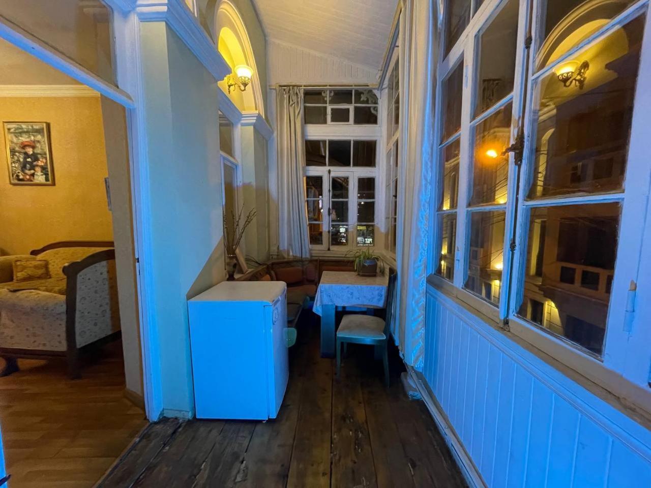Wine O'Clock Hotel Тбилиси Стая снимка